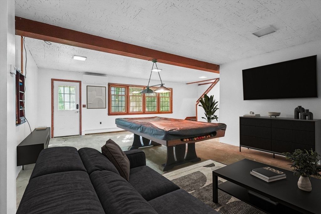 Billiard Table, Game Room, Interior, Living room, Pendant Lights, Recessed Lighting, Wooden Beams