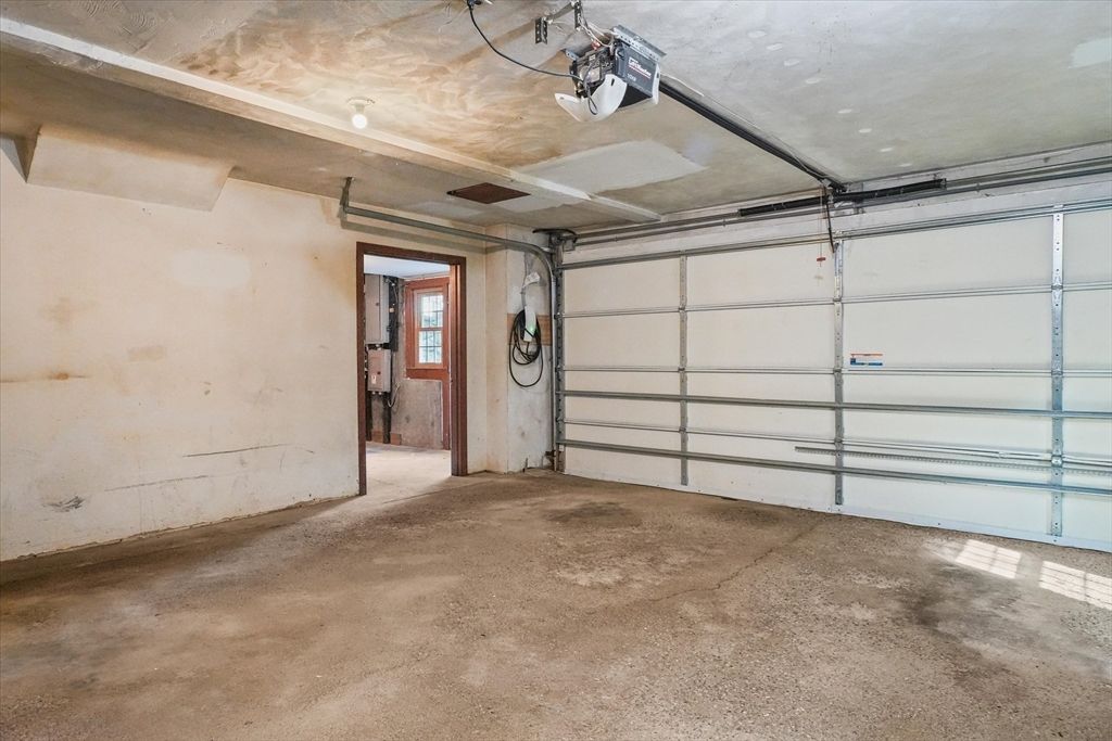 Garage, Interior