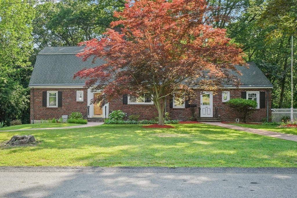 Exterior, Facade, Brick Facade, Cape Cod