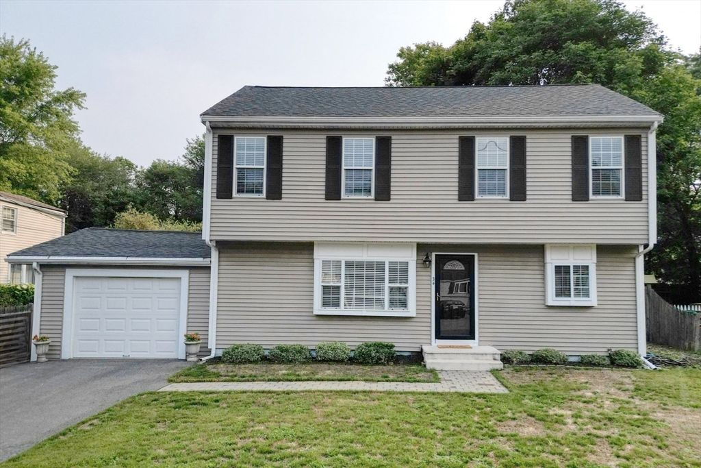 Attached, Exterior, Facade, Raised Ranch