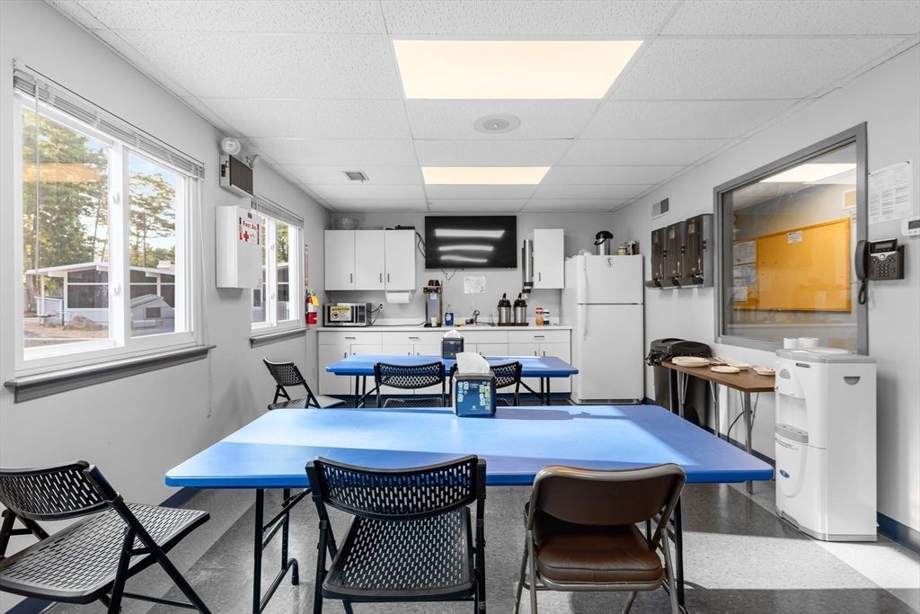 Dining room, Interior, Kitchen, Recessed Lighting