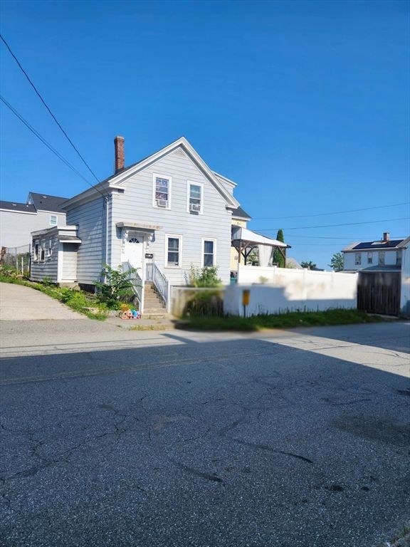 Exterior, Facade, Farmhouse