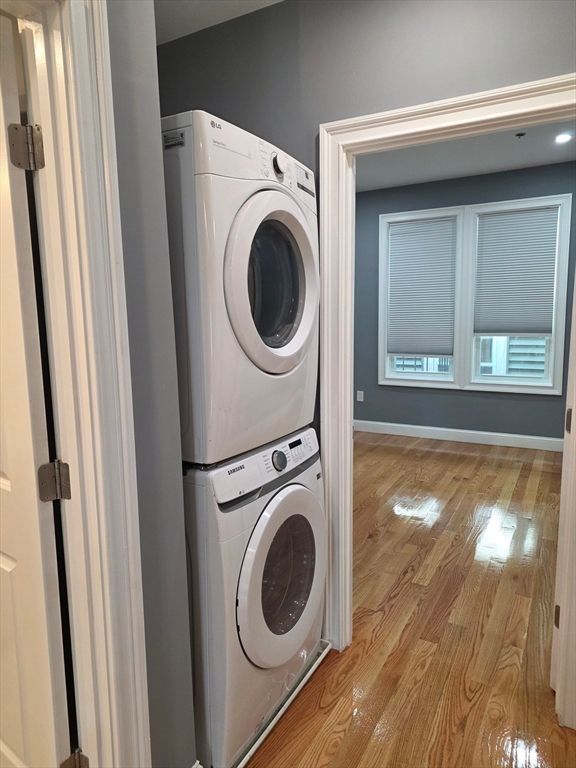 Interior, Utility Closets, Washer, Wood Texture Flooring