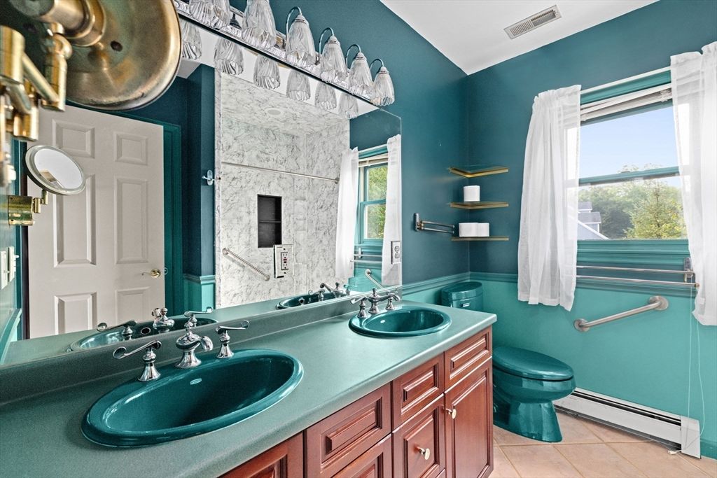 Bathroom, Dual Sink Vanities, Interior
