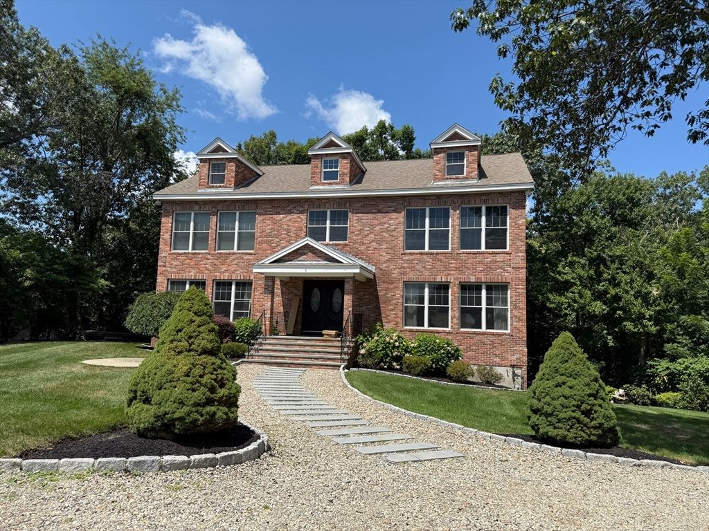 Exterior, Facade, Brick Facade, Georgian