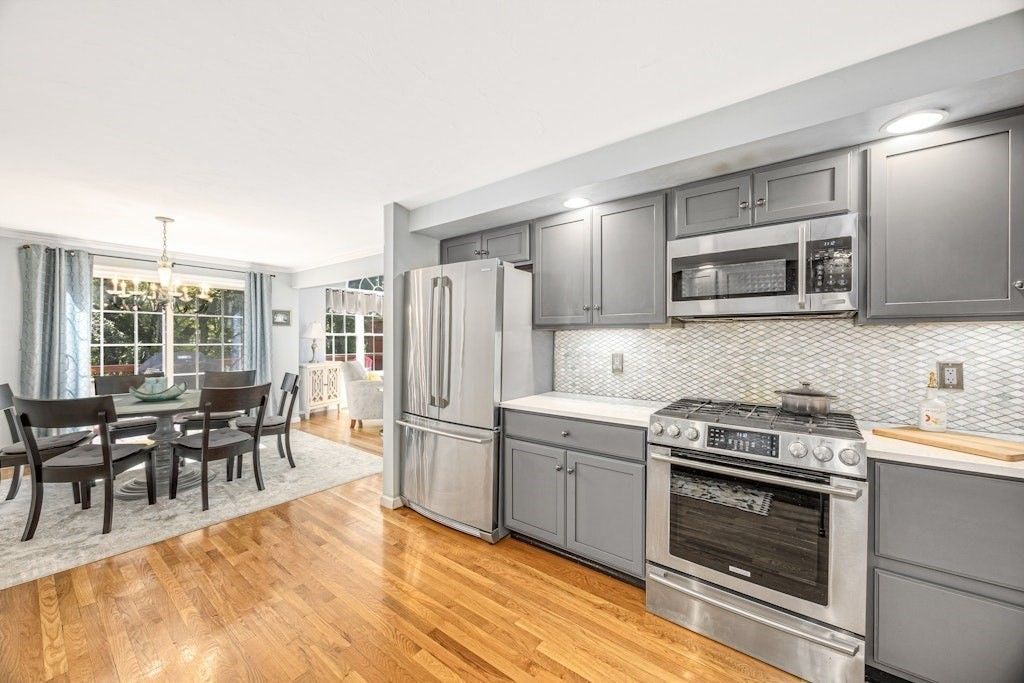 Chandelier, Dining room, Interior, Kitchen, Stainless Steel Appliances, Wood Texture Flooring