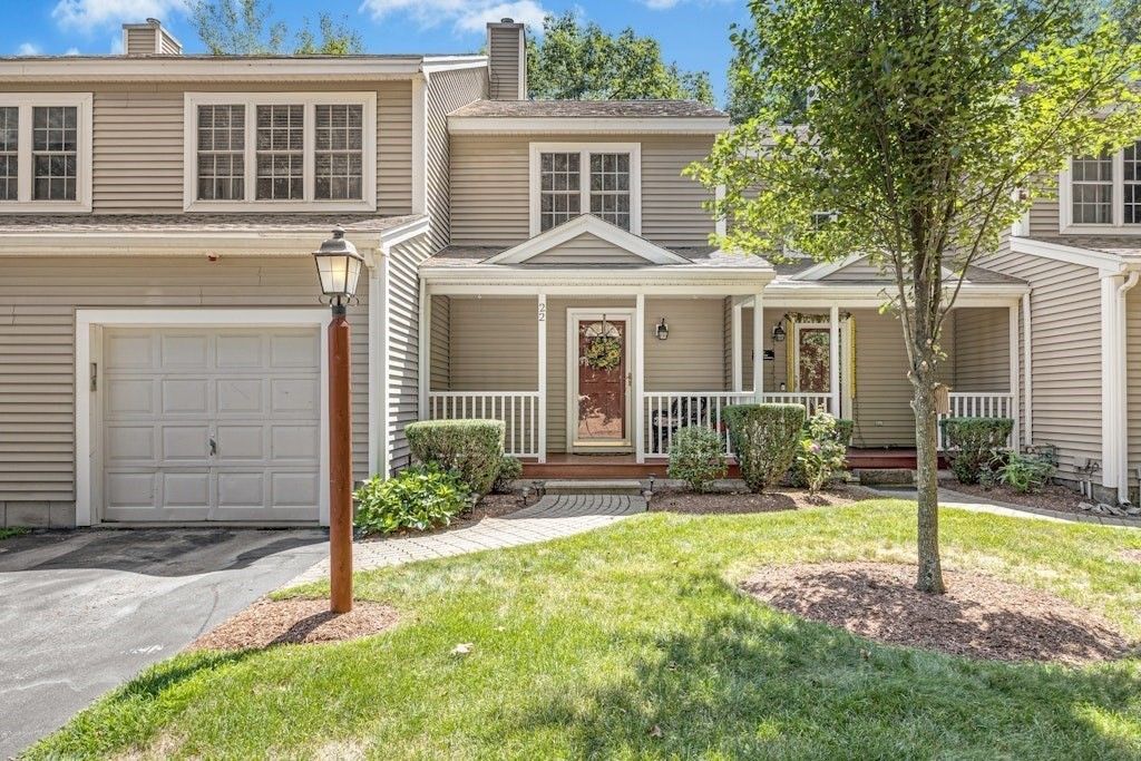 Attached, Exterior, Facade, Rowhouse