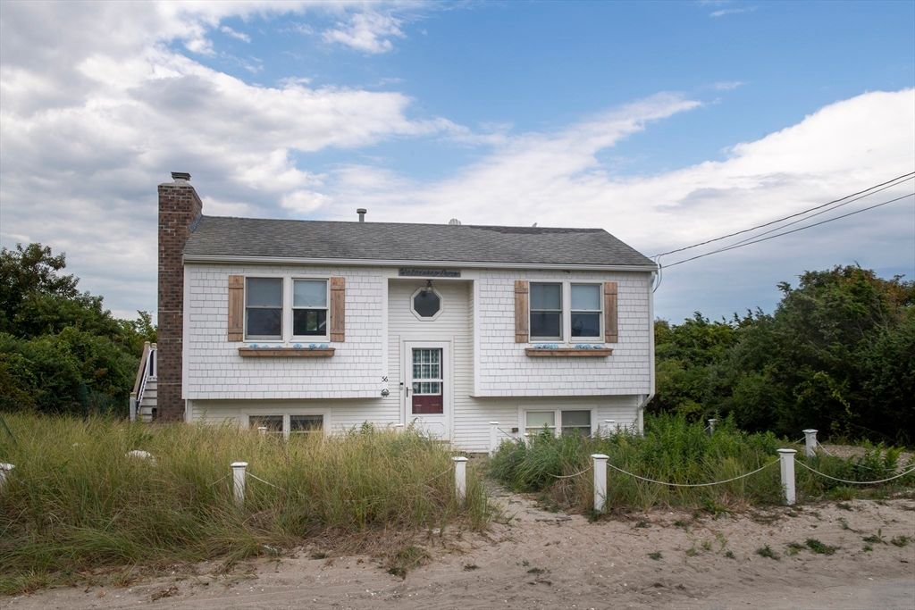 Backyard, Exterior, Facade, Raised Ranch