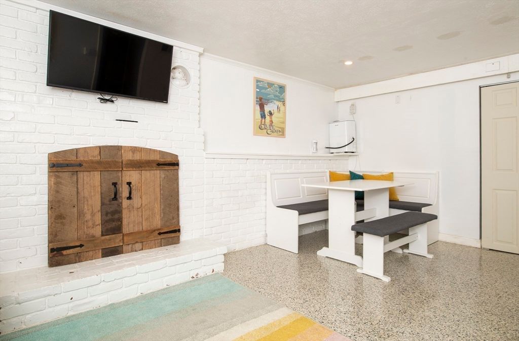 Dining room, Interior, Recessed Lighting, Stone Walls