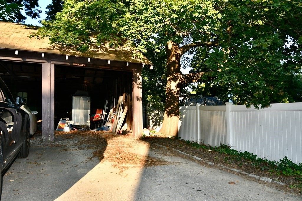 Detached Garage, Exterior