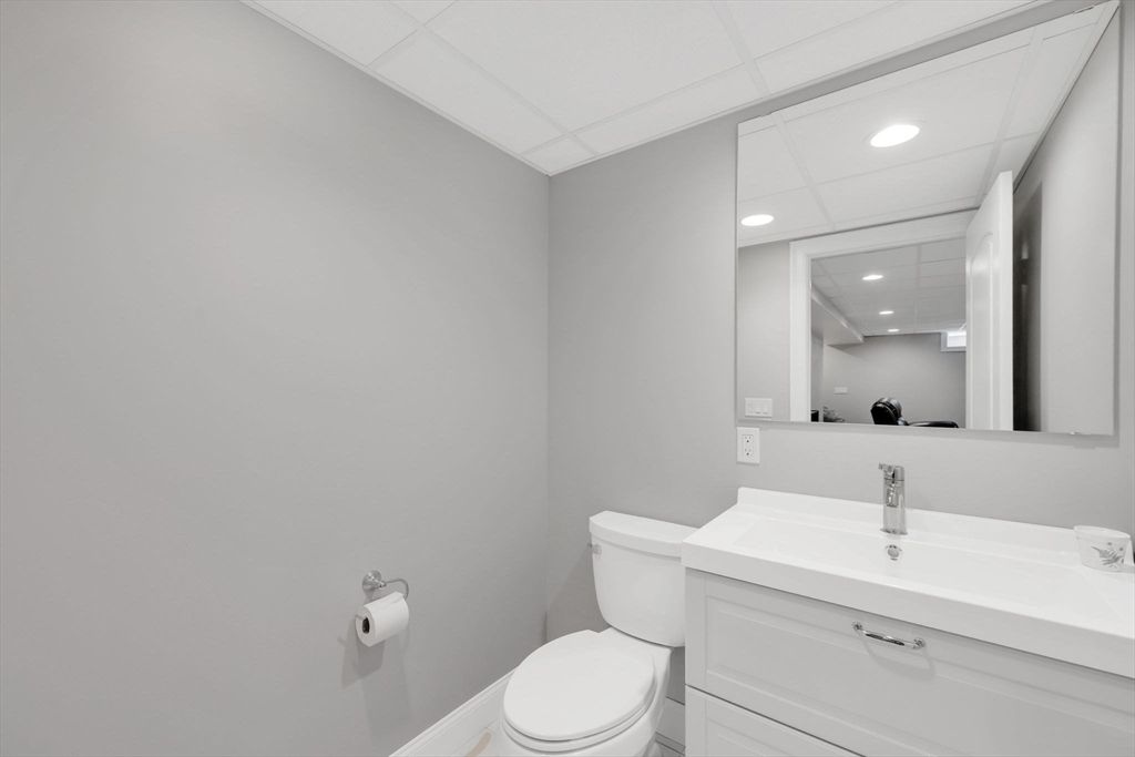 Bathroom, Interior, Recessed Lighting