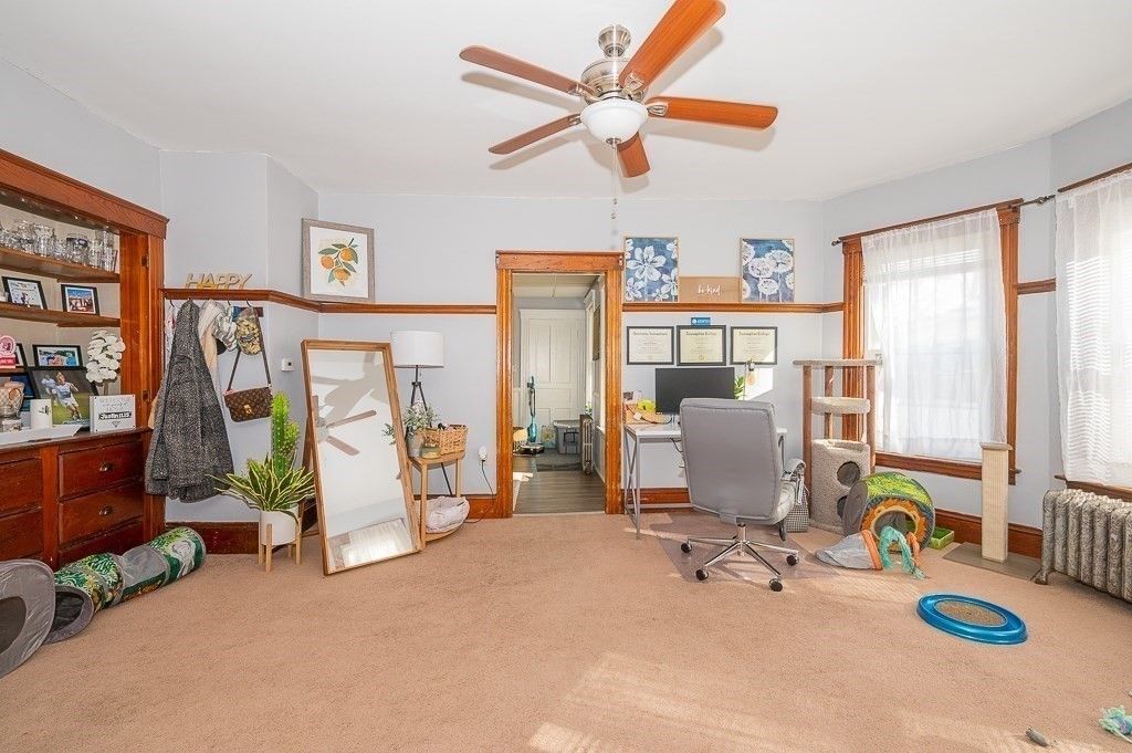 Home Office, Interior