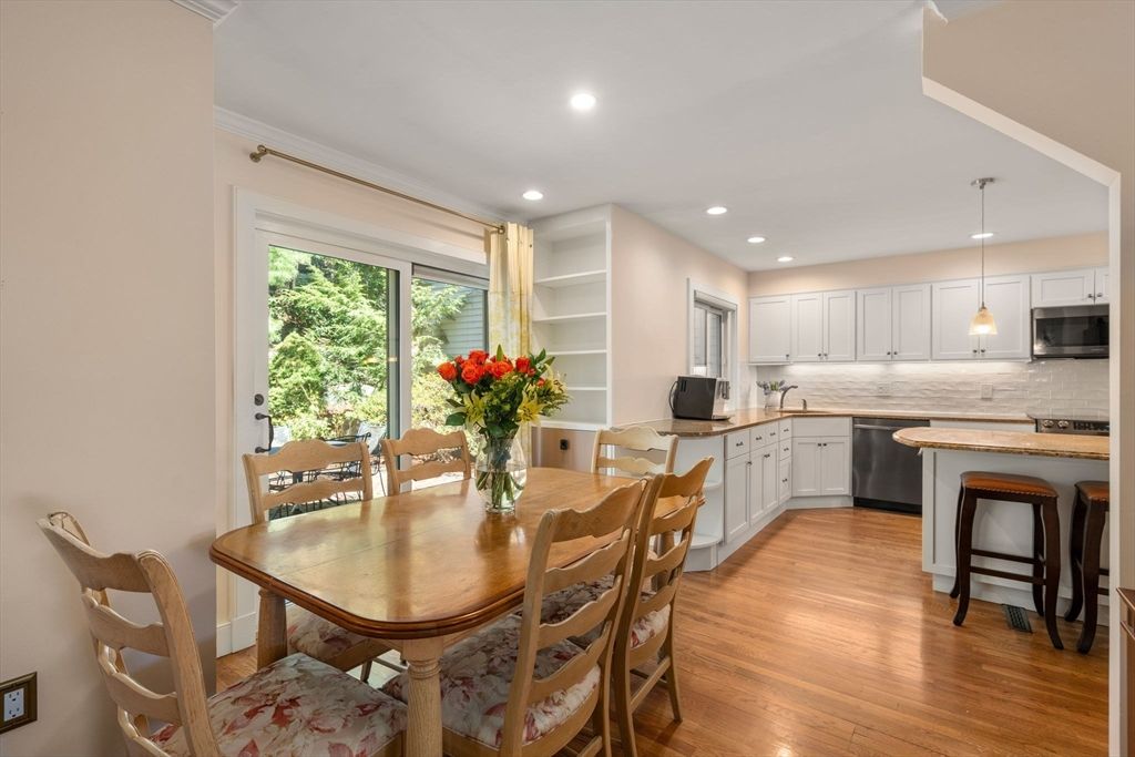 Dining room, Interior, Kitchen, Pendant Lights, Recessed Lighting, Wood Texture Flooring