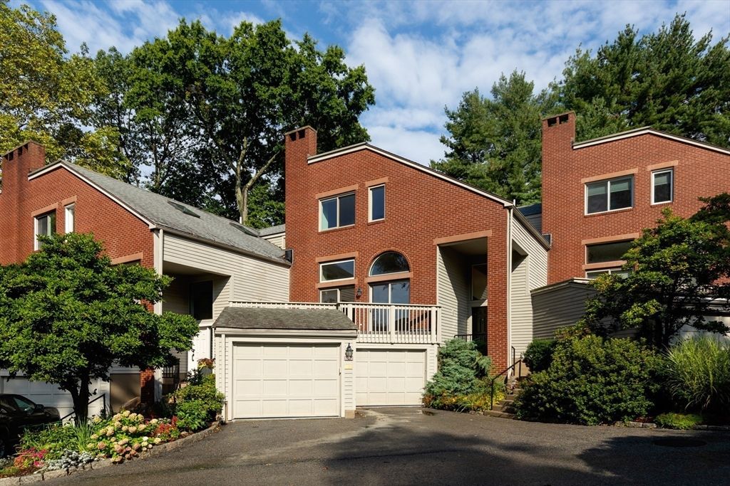 Attached, Exterior, Facade, Brick Facade, Rowhouse
