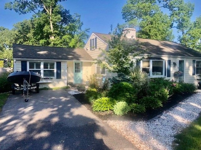 Exterior, Facade, Cape Cod