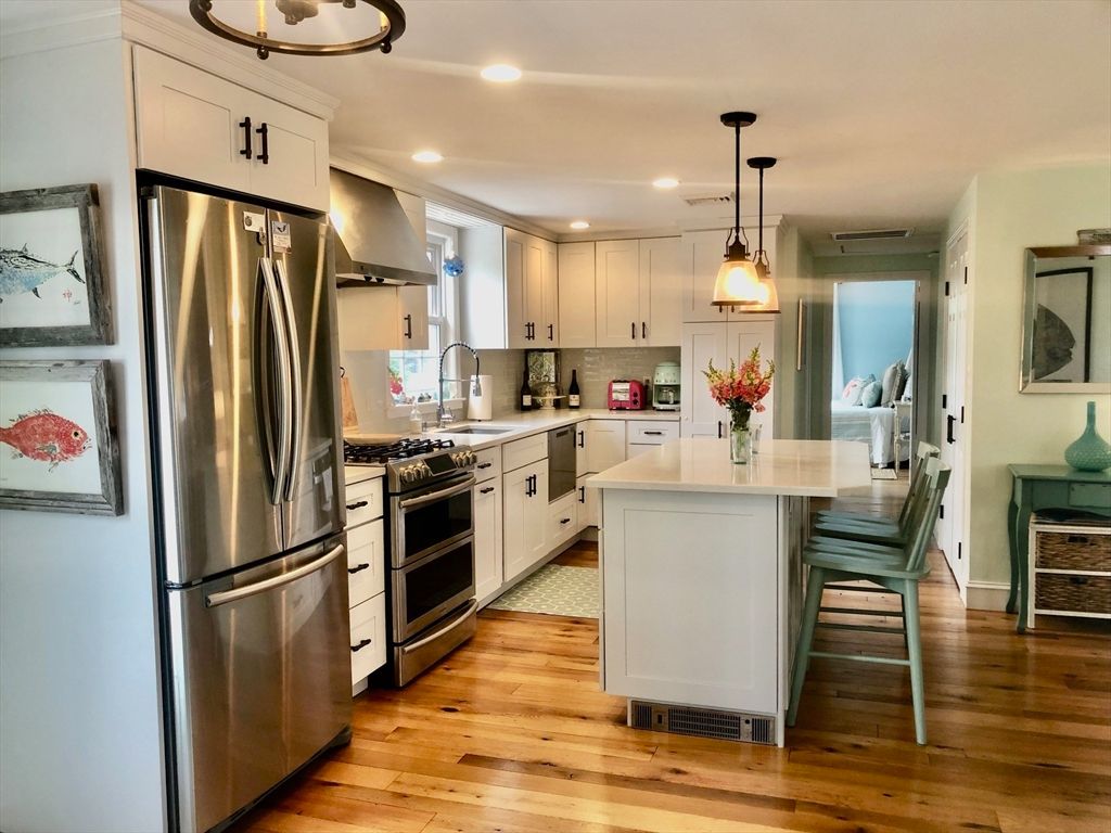Dining room, Interior, Kitchen, Pendant Lights, Recessed Lighting, Stainless Steel Appliances, Wood Texture Flooring