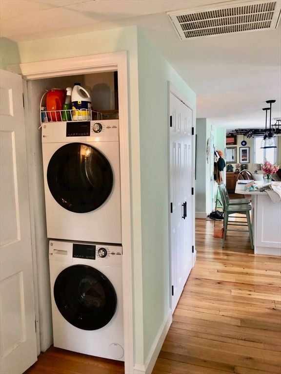 Interior, Utility Closets, Washer, Wood Texture Flooring