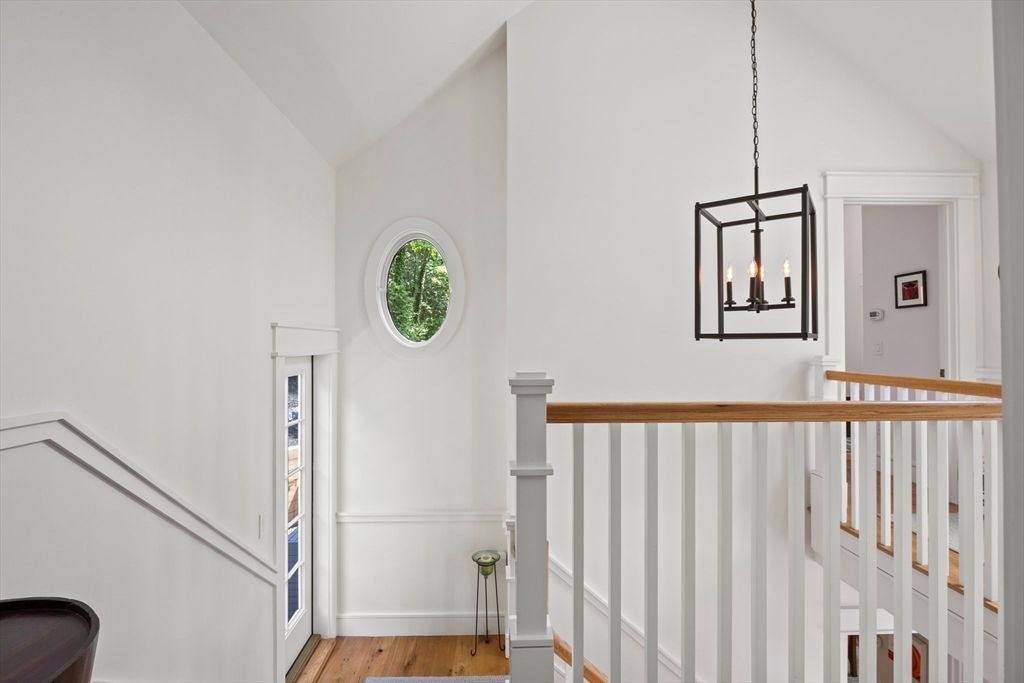 Interior, Pendant Lights, Wood Texture Flooring