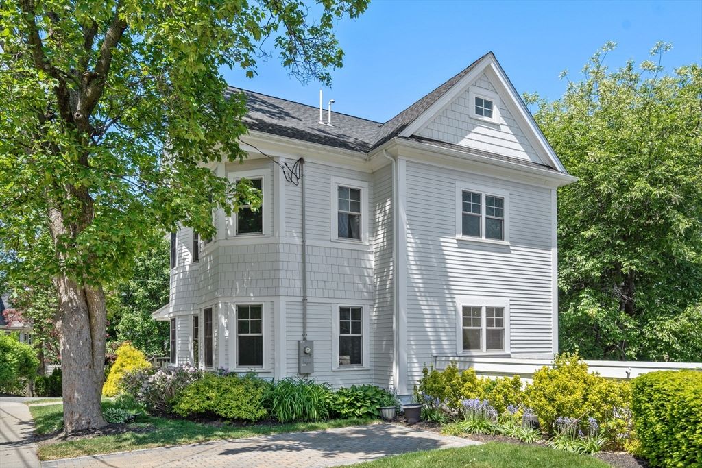 Exterior, Facade, Farmhouse