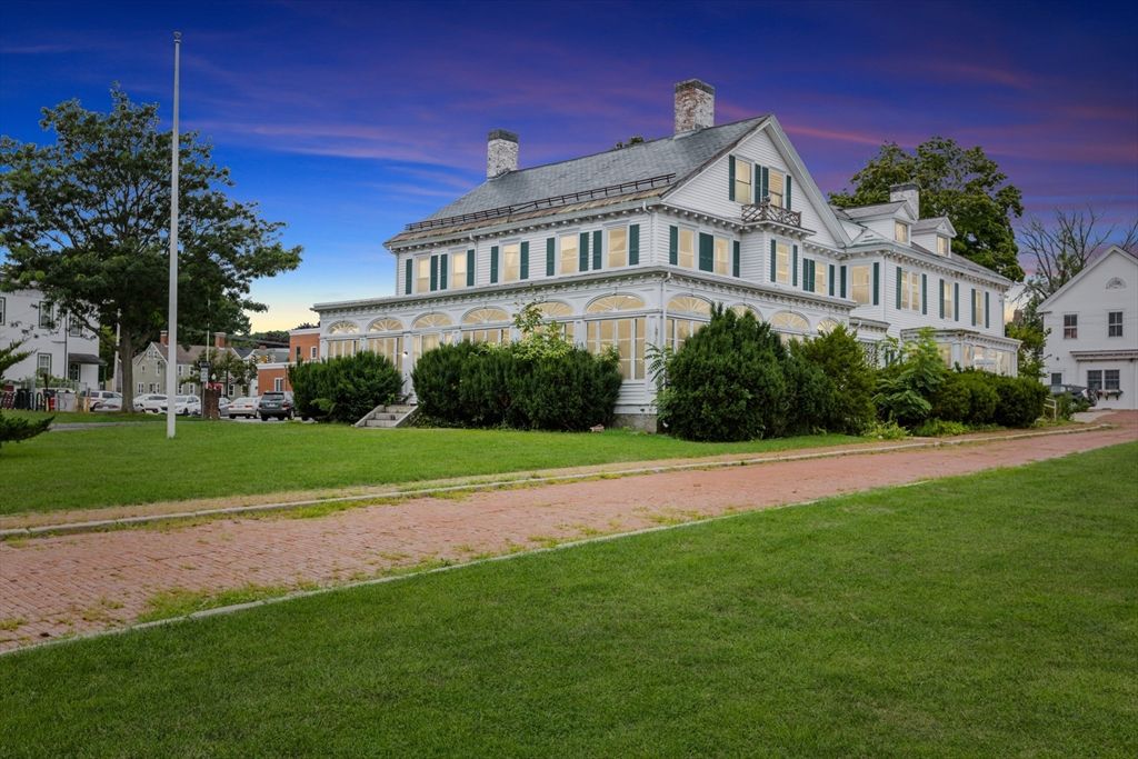 Exterior, Facade, Queen Anne Victorian