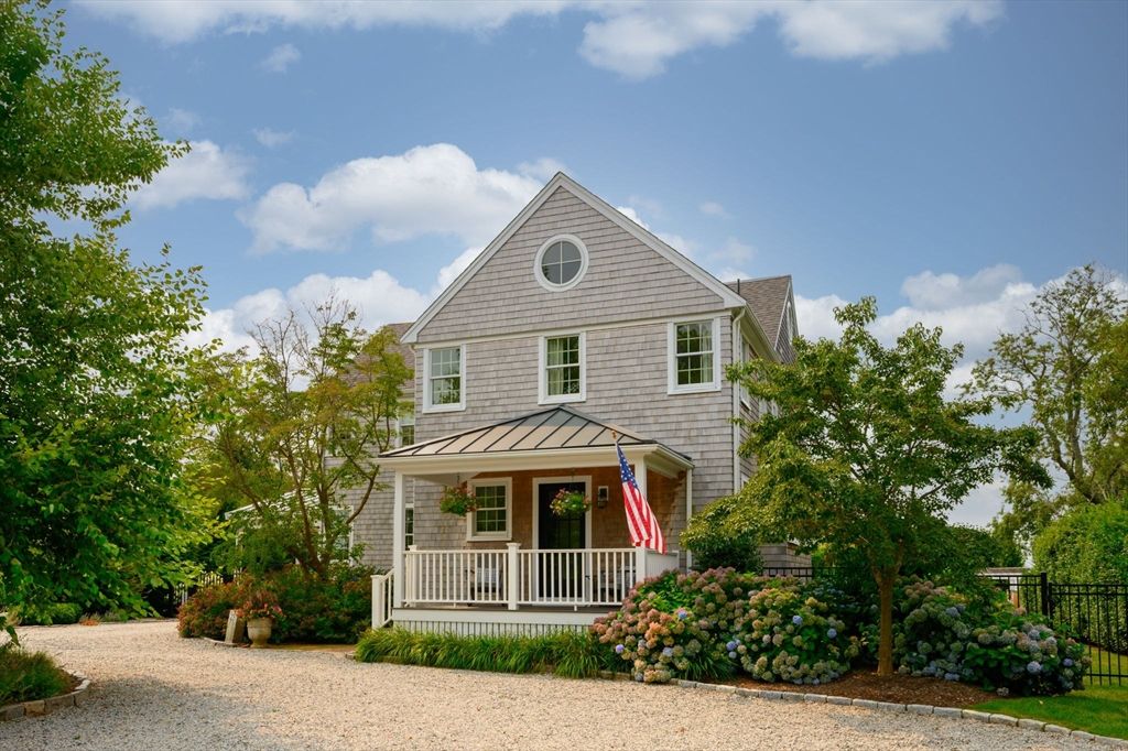 Backyard, Exterior, Facade, Queen Anne Victorian