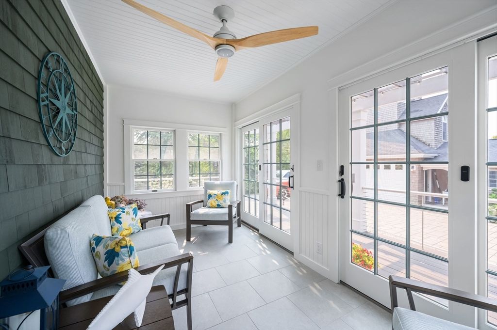 Interior, Living room, Sun Room