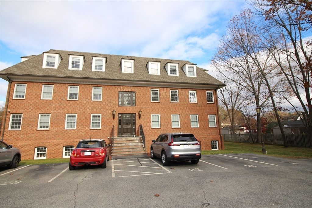 Exterior, Facade, Brick Facade, Georgian