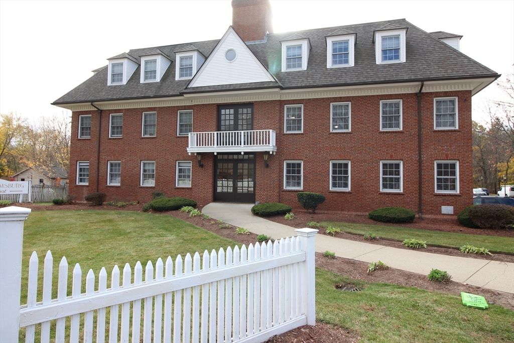Exterior, Facade, Brick Facade, Georgian