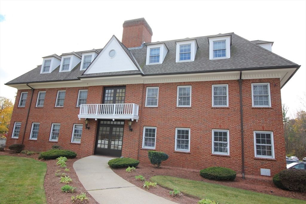 Exterior, Facade, Brick Facade, Georgian