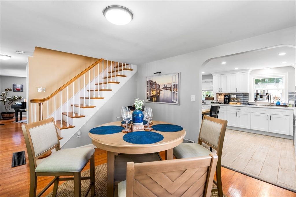 Dining room, Interior, Kitchen, Recessed Lighting, Wood Texture Flooring