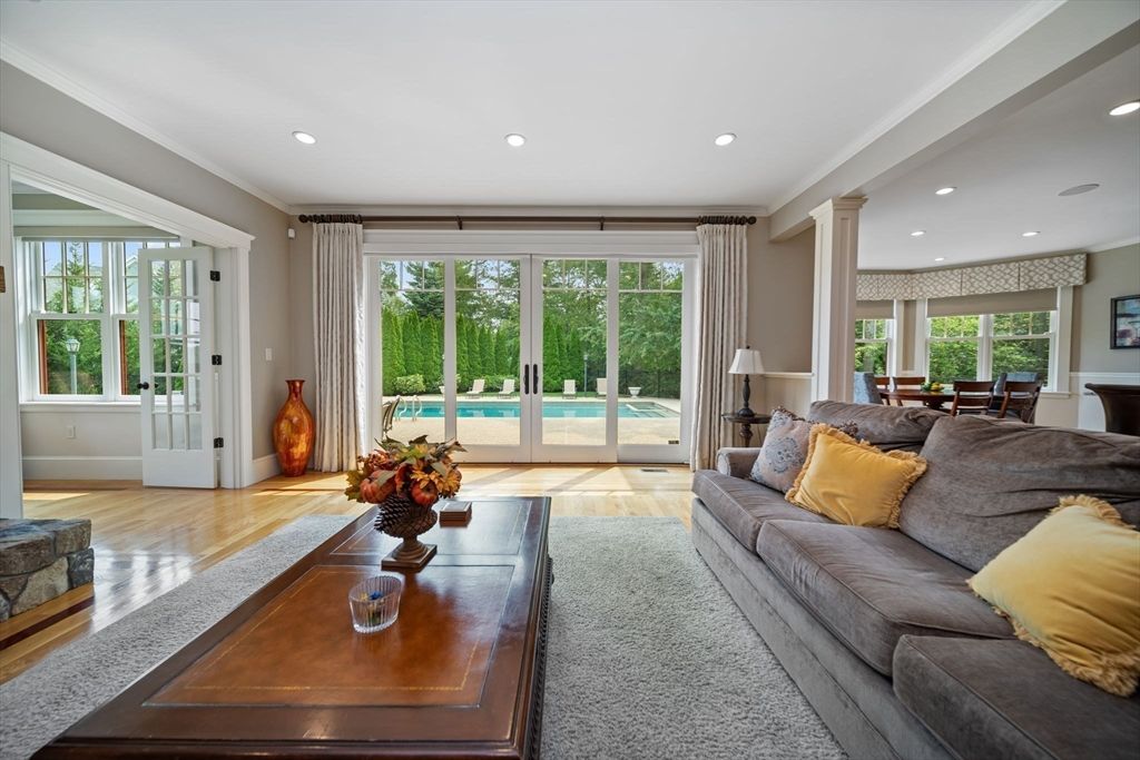 Dining room, Interior, Living room, Recessed Lighting, Wood Texture Flooring