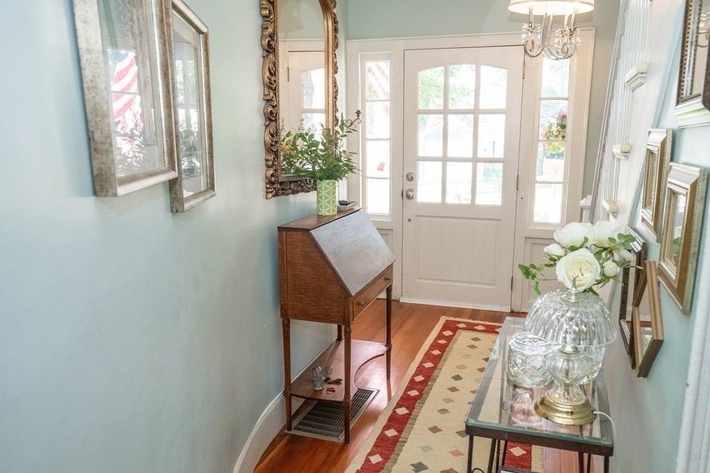 Chandelier, Interior, Wood Texture Flooring
