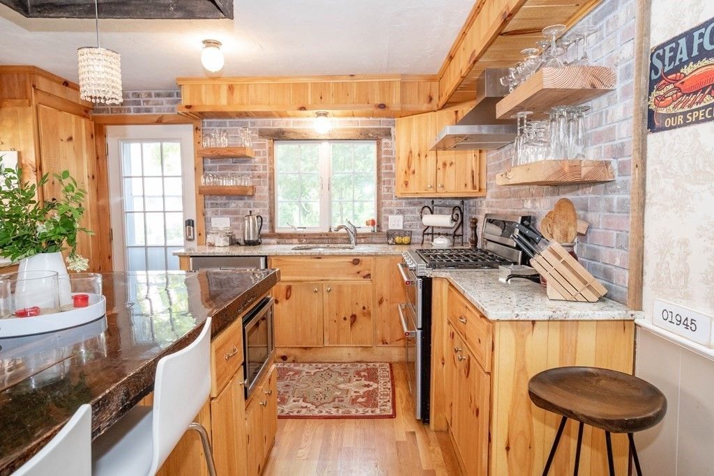 Chandelier, Interior, Kitchen, Stone Walls, Wood Texture Flooring