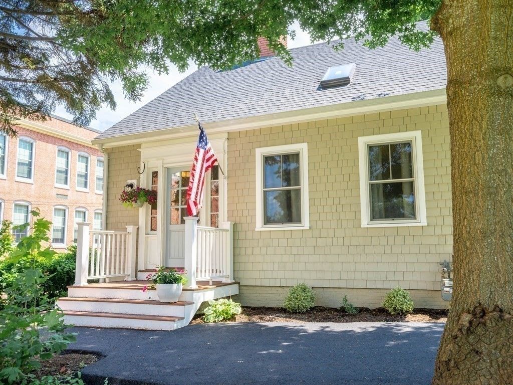 Exterior, Facade, Cape Cod