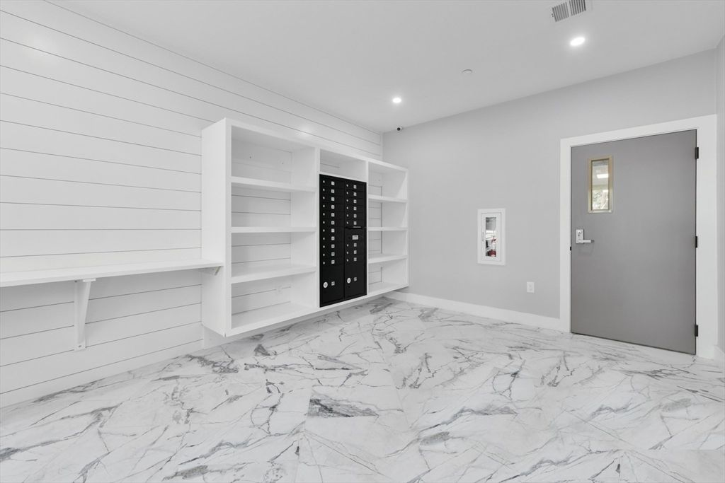 Empty room, Interior, Marble, Recessed Lighting