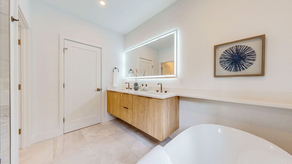 Bathroom, Dual Sink Vanities, Interior, Recessed Lighting