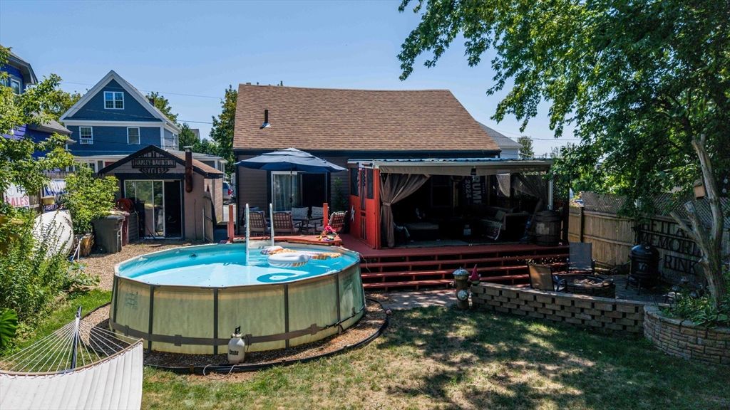 Exterior, Pool