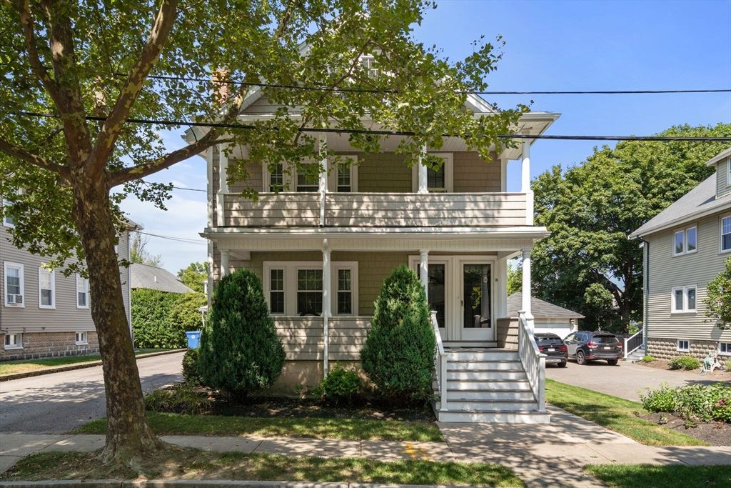 Exterior, Facade, American Foursquare