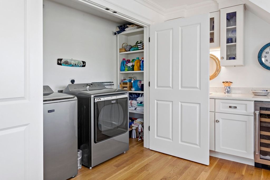 Interior, Washer, Wood Texture Flooring