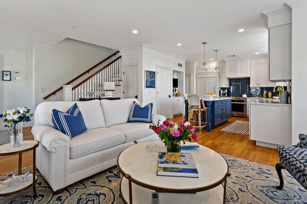 Interior, Kitchen, Living room, Pendant Lights, Recessed Lighting, Wood Texture Flooring