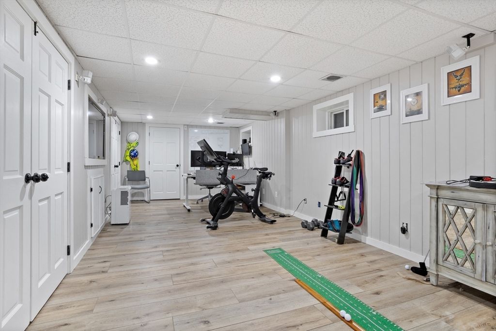 Fitness Equipment, Interior, Recessed Lighting, Wood Texture Flooring