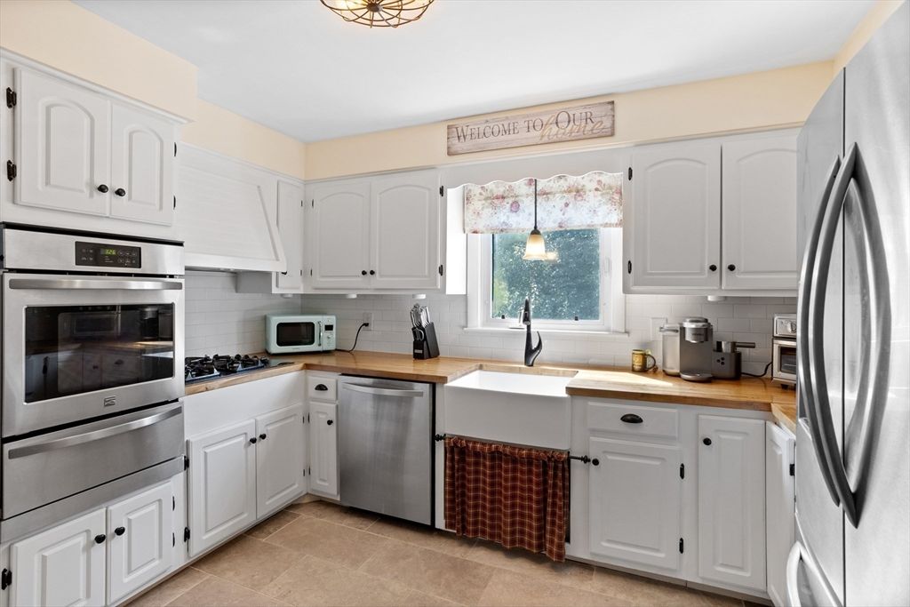 Interior, Kitchen, Pendant Lights, Stainless Steel Appliances