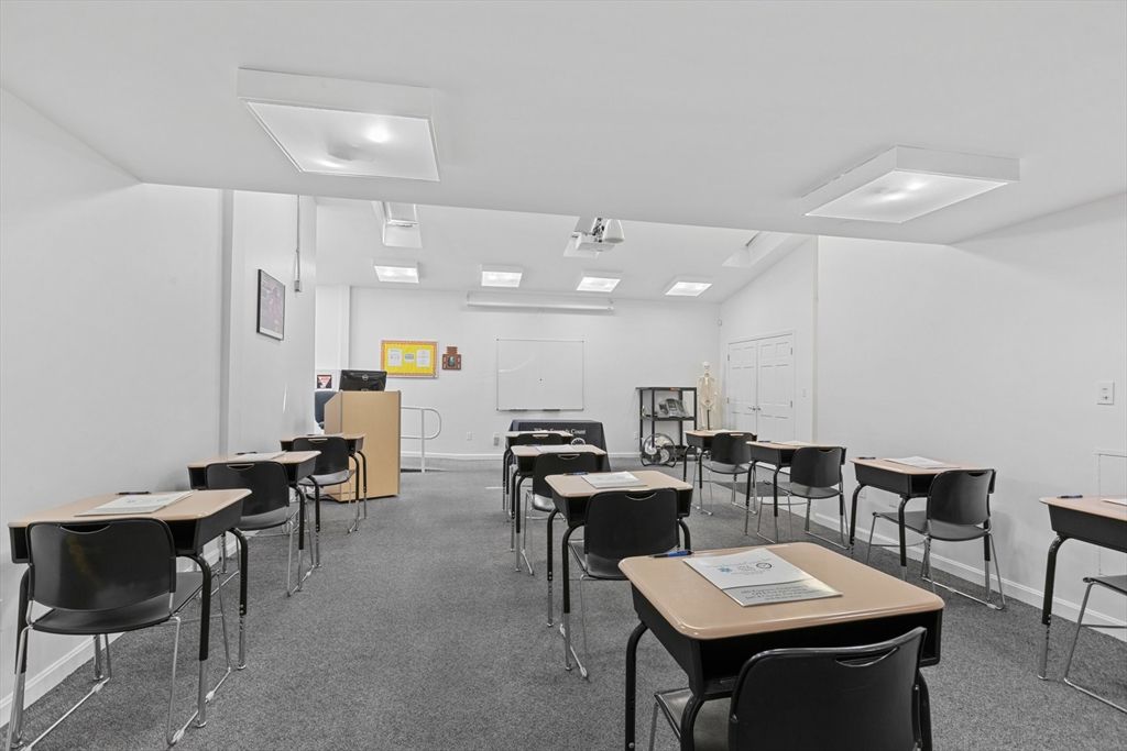 Dining room, Interior, Recessed Lighting