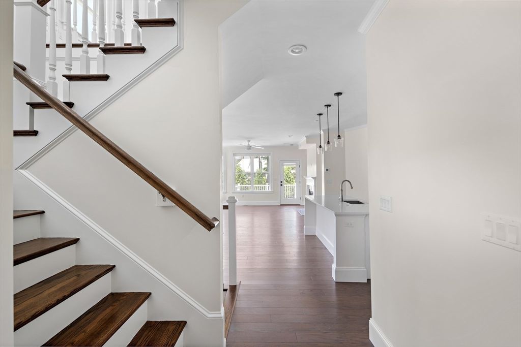 Interior, Pendant Lights, Recessed Lighting, Wood Texture Flooring