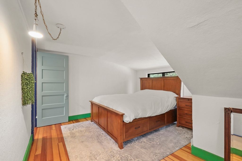 Bedroom, Interior, Pendant Lights, Wood Texture Flooring