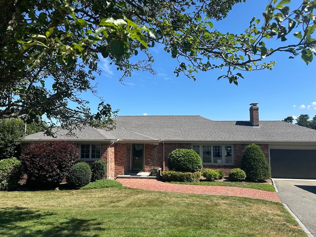 Attached, Exterior, Facade, Brick Facade, Ranch