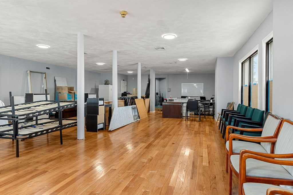 Dining room, Interior, Kitchen, Pendant Lights, Recessed Lighting, Wood Texture Flooring