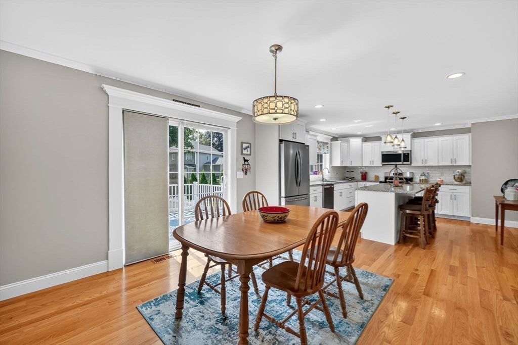 Dining room, Interior, Kitchen, Pendant Lights, Recessed Lighting, Wood Texture Flooring
