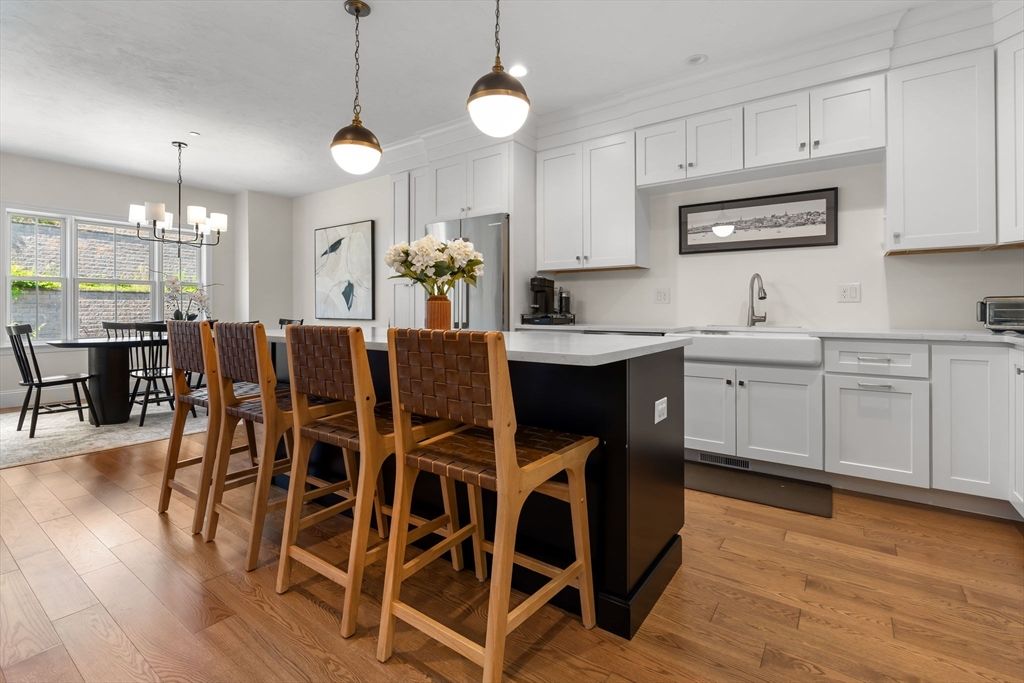 Chandelier, Dining room, Interior, Kitchen, Pendant Lights, Recessed Lighting, Wood Texture Flooring