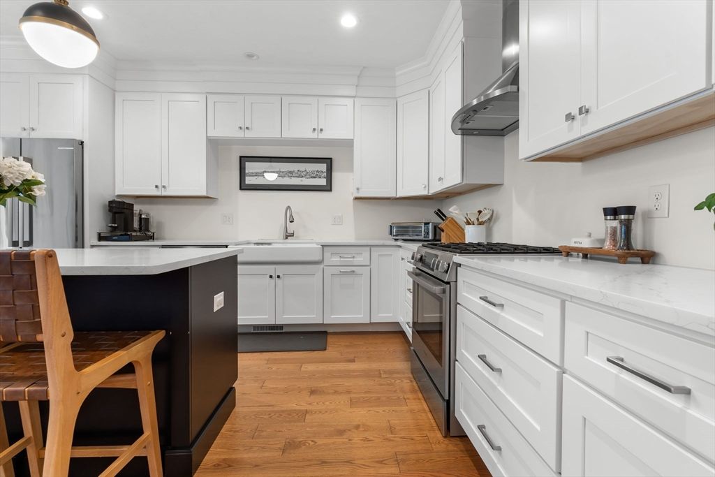 Interior, Kitchen, Pendant Lights, Recessed Lighting, Wood Texture Flooring